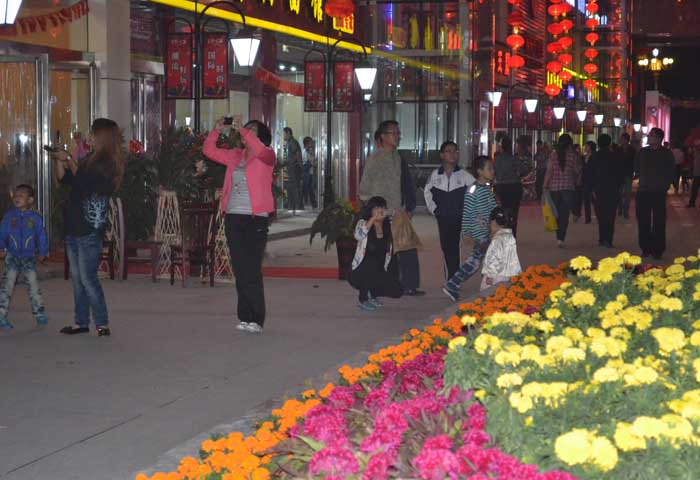 宁晋天一广场美食街和美食娱乐城夜景